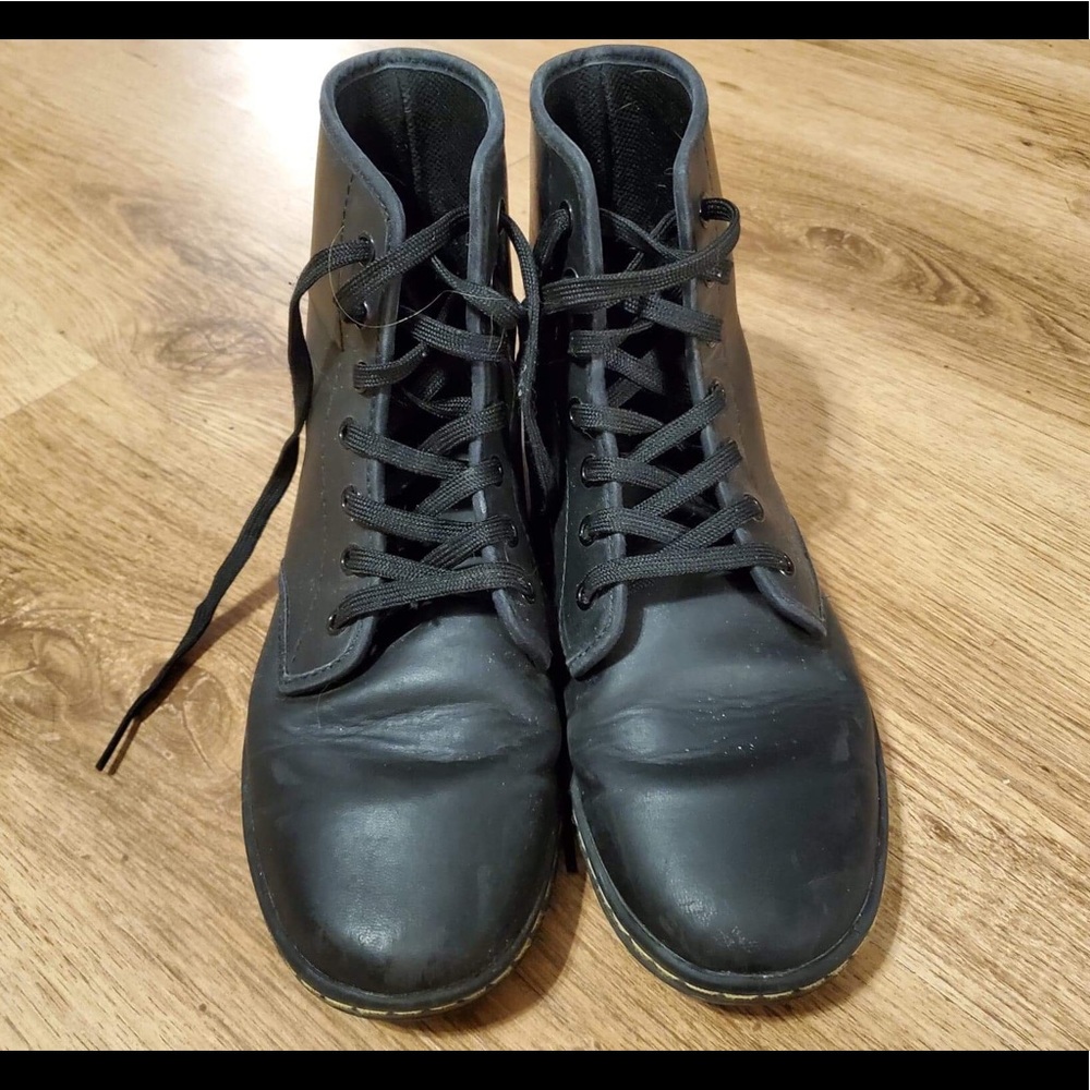 Doc martens shoreditch greasy boot